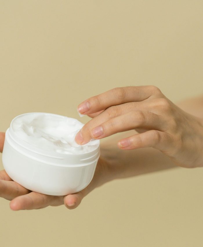 Soin visage à domicile en IDF : Éclat et hydratation avec Magda